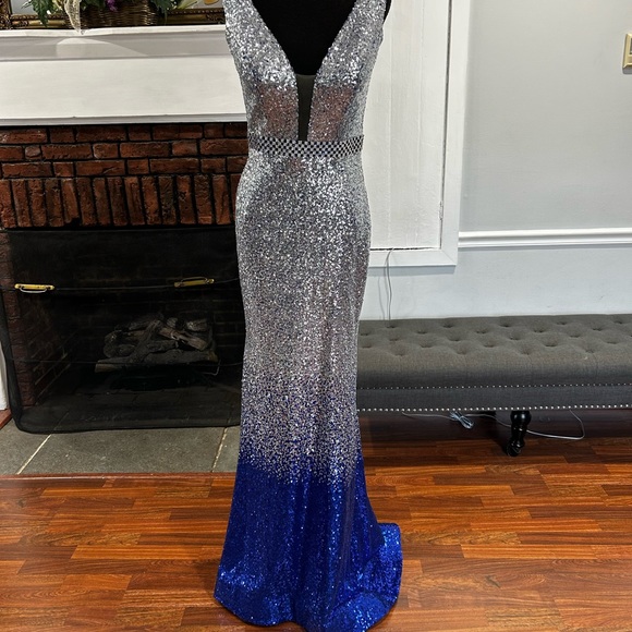 NWT Ellie Wilde Prom Gown, sz 6, Silver/Royal Blue Ombré. - Picture 3 of 7